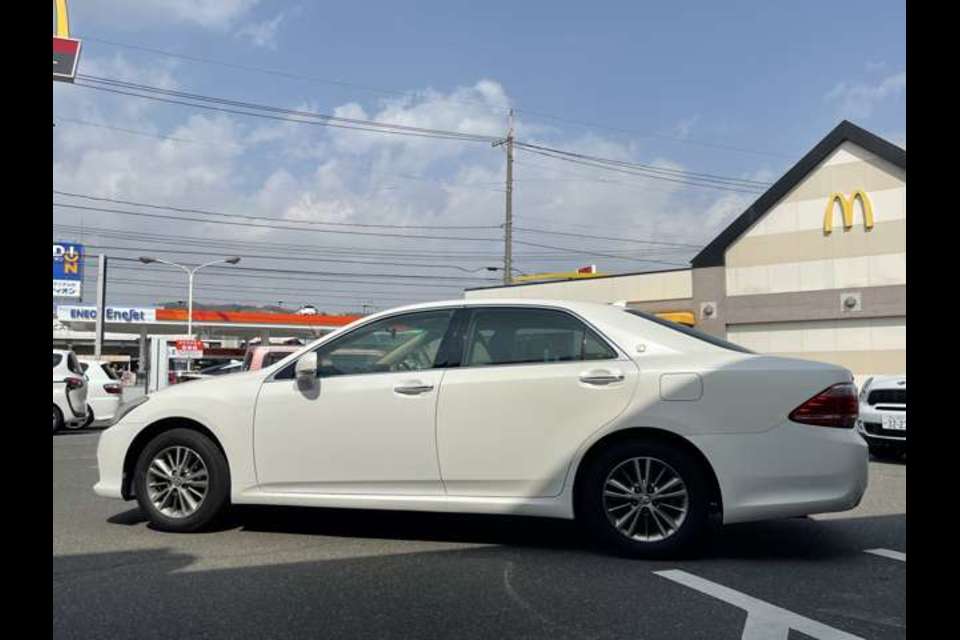 トヨタ クラウンロイヤル | 中古車販売 | 車検・整備、鈑金・塗装、新